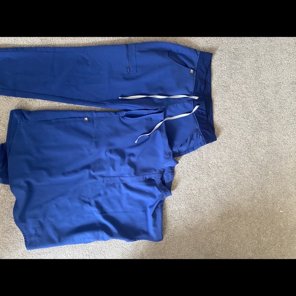 Figs Scrubs Set - Picture 4 of 8